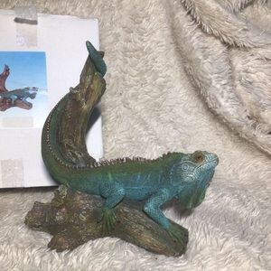 7.5” iguana lizard figurine figure